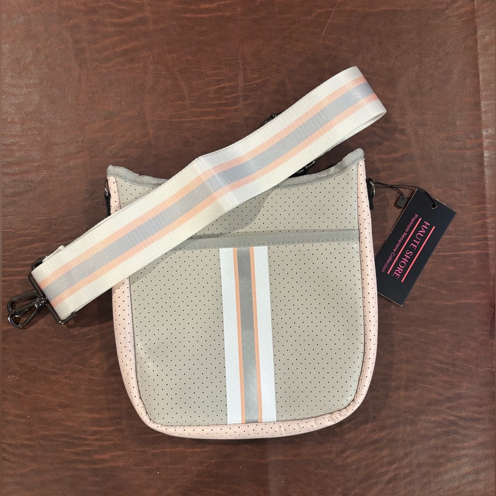 NWT-Chic Haute Shore Jeri Shell-Gray and Pink Crossbody Bag